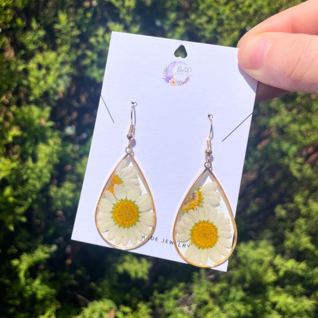 Resin Daisy Earrings